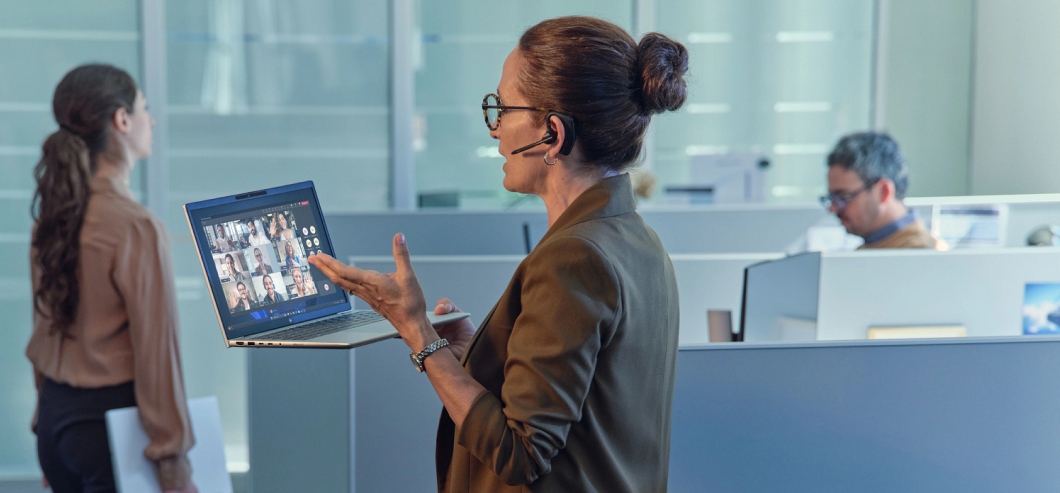 HP EliteBook Seri 6 G1a PC AI Generasi Terbaru